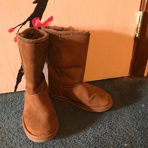 Brown winter boots
